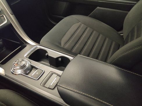 Used 2019 Ford Fusion SE FWD image 26