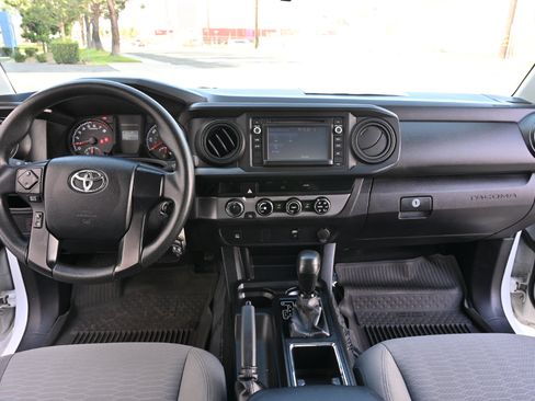 Used 2017 Toyota Tacoma SR AWD/4WD image 12