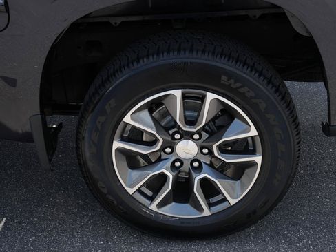 Used 2022 Chevrolet Silverado 1500 LT AWD/4WD image 38