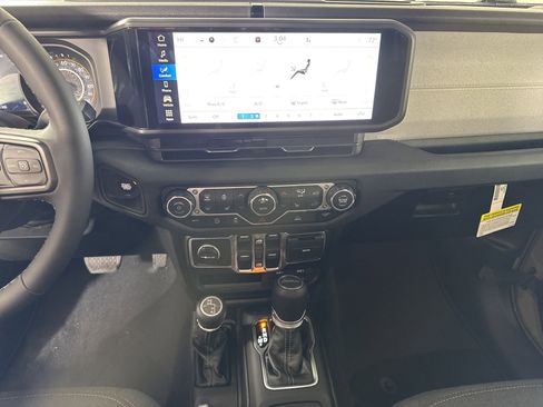 New 2026 Jeep Gladiator Sport image 25