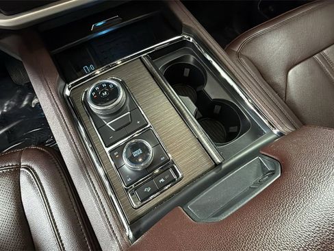 Used 2024 Ford Expedition Limited image 25