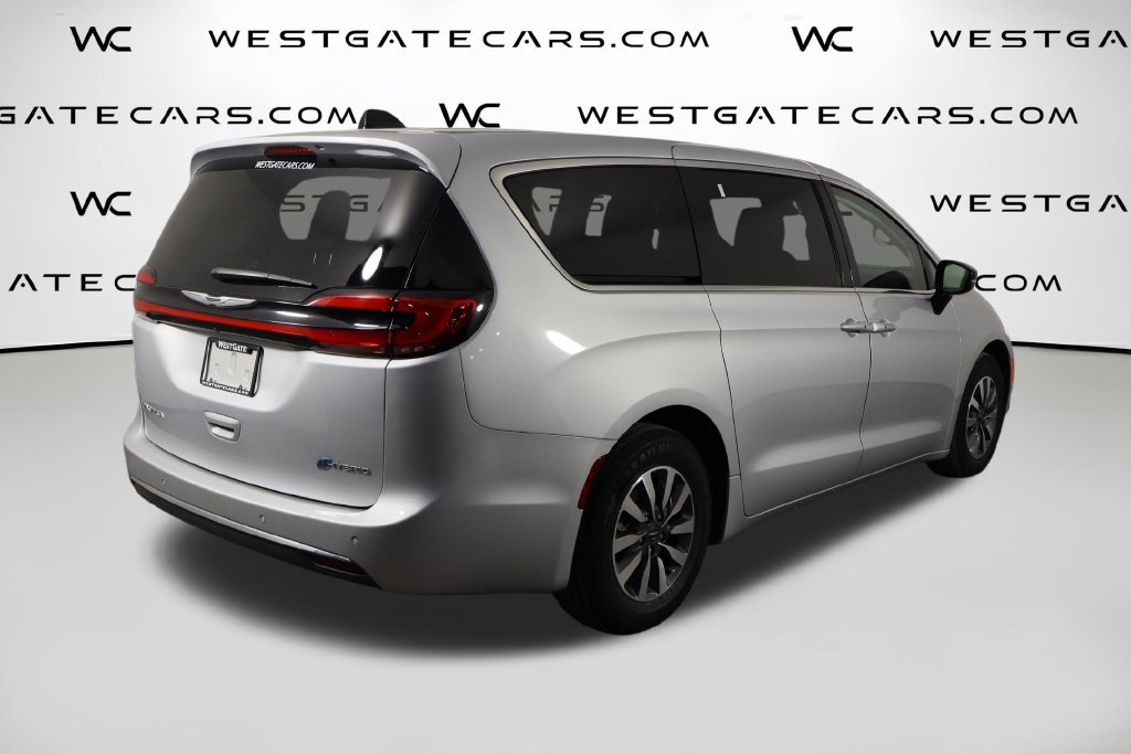 Used 2024 Chrysler Pacifica Limited FWD image 47