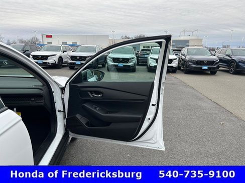 Used 2025 Honda Accord SE image 18