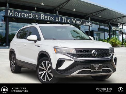 Used 2022 Volkswagen Taos SE FWD image 1