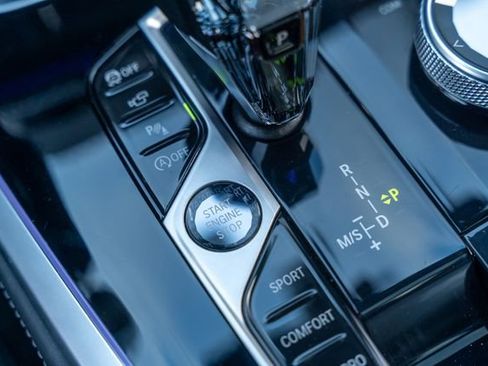 Used 2022 BMW X7 M50i w/ Dynamic Handling Package image 36