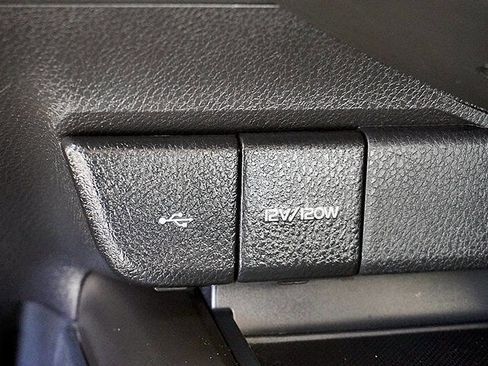 Used 2021 Toyota Camry LE image 28