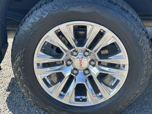 Used 2024 GMC Sierra 1500 Denali w/ Technology Package AWD/4WD image 9