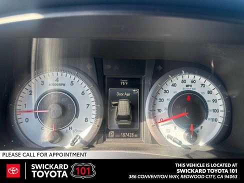 Used 2017 Toyota Sienna SE FWD image 1
