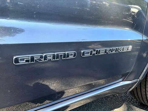 Used 2017 Jeep Grand Cherokee Overland image 10