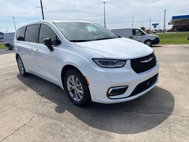 Used 2026 Chrysler Pacifica Limited FWD image 5