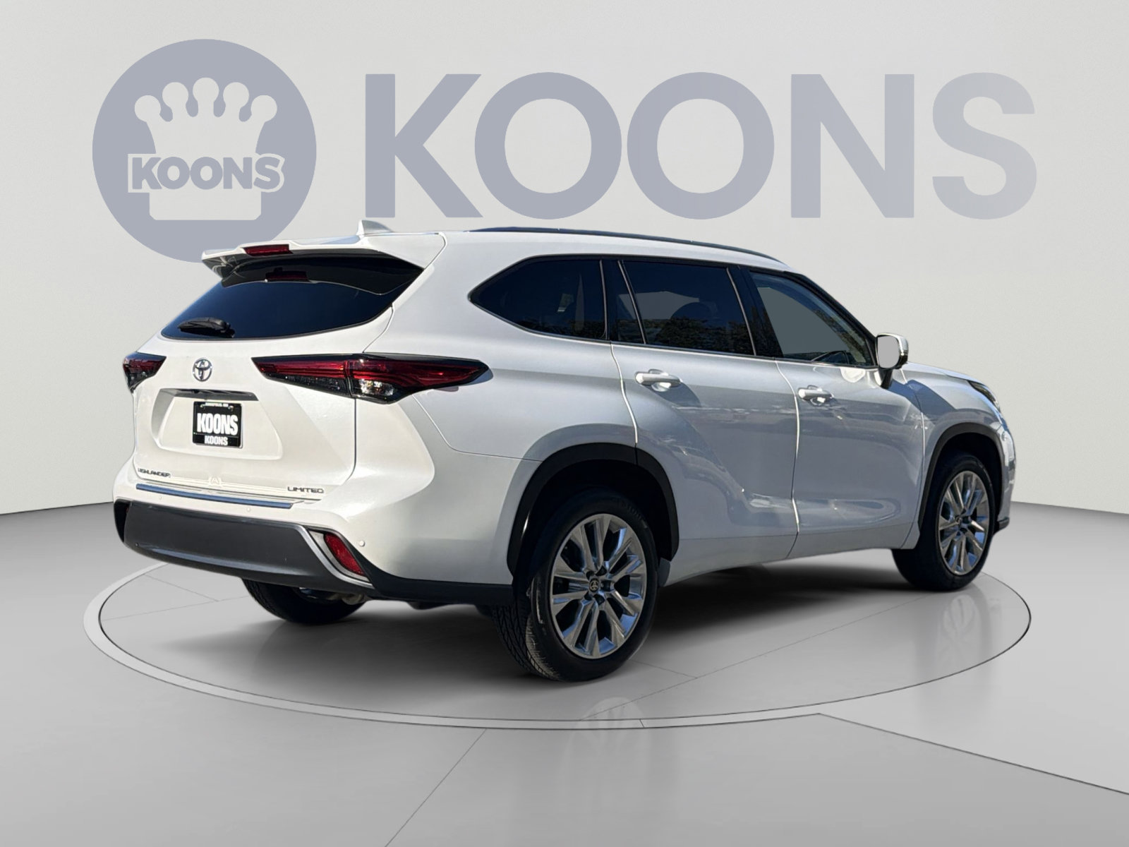 Used 2023 Toyota Highlander Limited FWD image 11