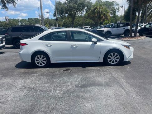 Used 2025 Toyota Corolla LE FWD image 6
