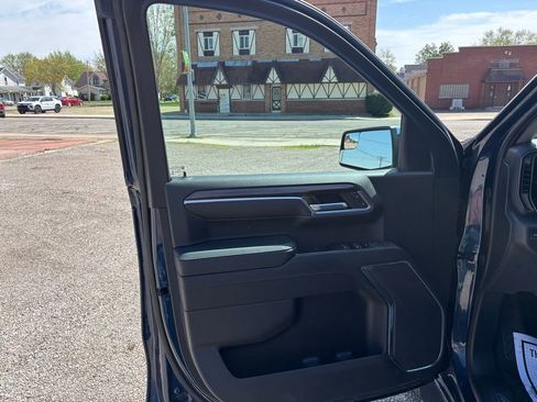 Used 2023 Chevrolet Silverado 1500 LT AWD/4WD image 9