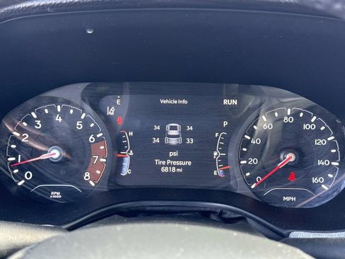 Used 2023 Jeep Compass Latitude image 31