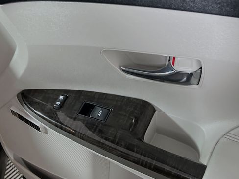 Used 2014 Toyota Venza XLE w/ XLE Premium Package FWD image 32