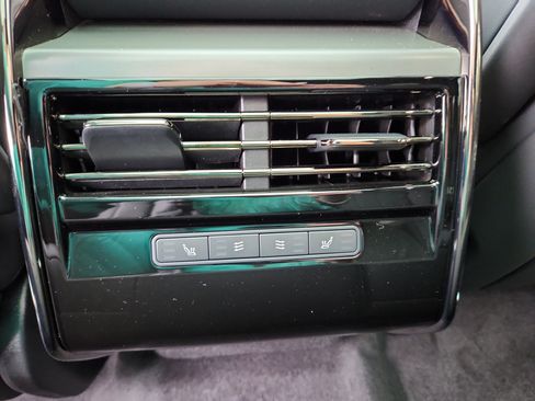 Used 2025 Land Rover Range Rover Sport SE image 26