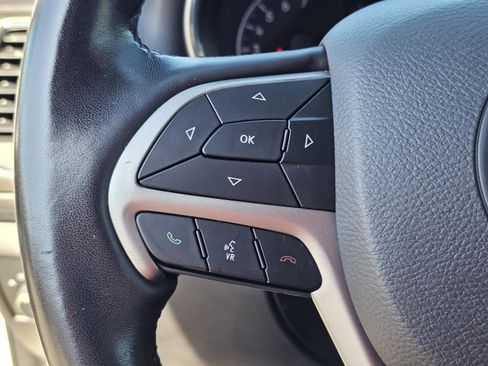 Used 2021 Jeep Grand Cherokee Laredo X image 18