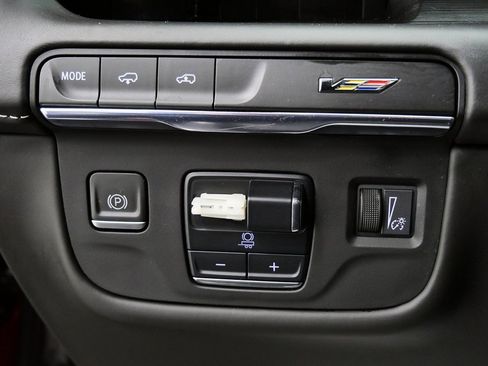 Used 2023 Cadillac Escalade ESV V image 30