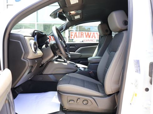 Certified 2024 Chevrolet Colorado ZR2 w/ Technology Package AWD/4WD image 13