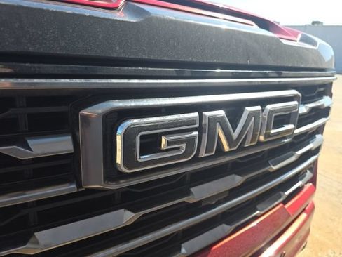 Used 2025 GMC Sierra 2500 AT4 w/ AT4 Premium Plus Package AWD/4WD image 9