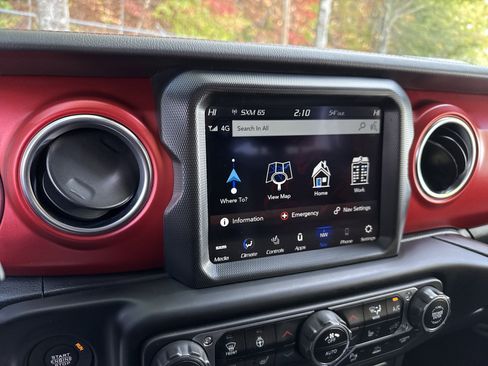 Used 2022 Jeep Wrangler Unlimited Rubicon w/ LED Lighting Group image 31