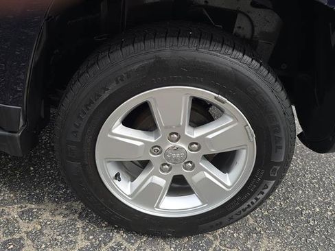 Used 2014 Jeep Compass Latitude FWD image 14