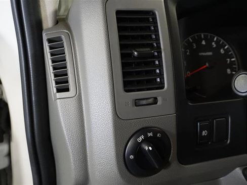 Used 2019 Nissan NV 3500 SL image 12