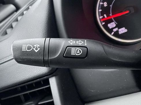 Used 2024 GMC Terrain SLE w/ Driver Convenience Package image 22