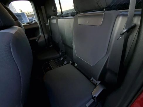 Used 2021 Toyota Tacoma TRD Off-Road image 19