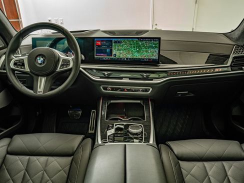 Used 2025 BMW X7 xDrive40i w/ M Sport Package AWD/4WD image 27