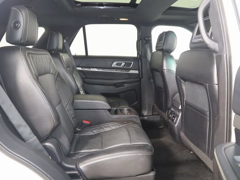Used 2016 Ford Explorer Platinum image 15