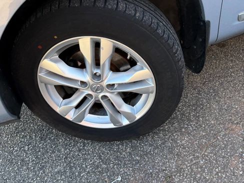 Used 2013 Nissan Rogue SV image 9