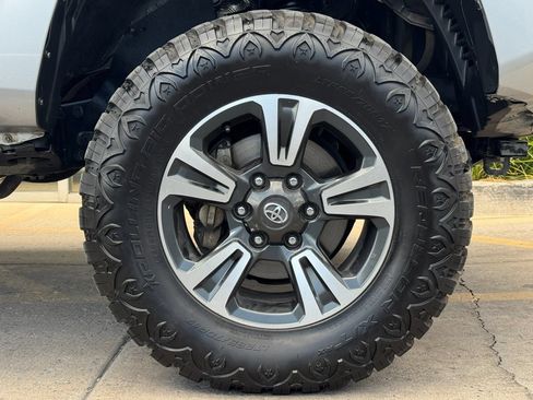 Used 2017 Toyota Tacoma SR w/ Tow Package AWD/4WD image 14