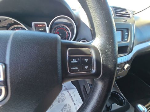 Used 2018 Dodge Journey SE w/ Blacktop Package FWD image 16