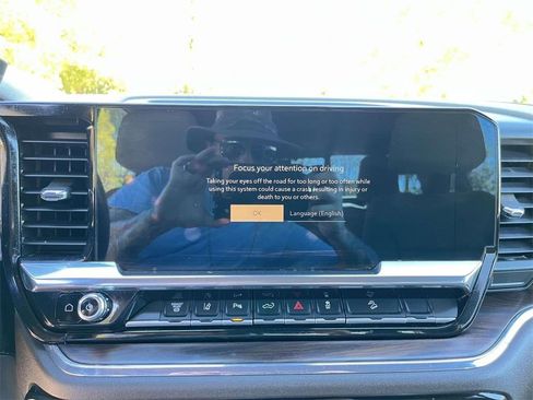 Used 2024 GMC Sierra 2500 SLT w/ SLT Premium Package image 18