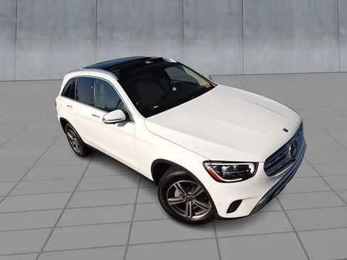 Used 2022 Mercedes-Benz GLC 300 4MATIC image 2
