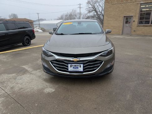 Used 2020 Chevrolet Malibu LT image 2