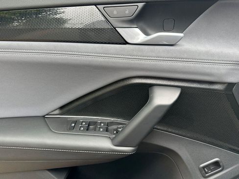 New 2026 Volkswagen Tiguan SE image 10