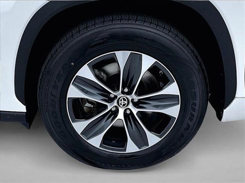 Used 2020 Toyota Highlander XLE FWD image 10