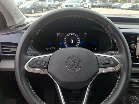 Used 2022 Volkswagen Taos SE FWD image 19