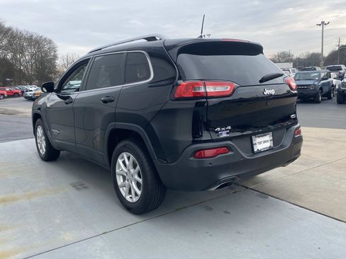 Used 2017 Jeep Cherokee Latitude w/ Safety/Convenience Group image 9