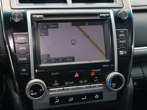 Used 2014 Toyota Camry SE w/ Leather Package FWD image 24