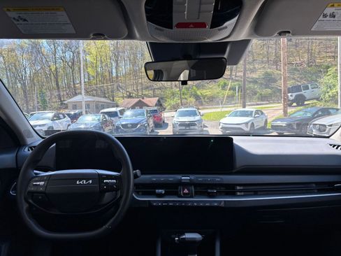Used 2025 Kia K4 LXS image 33
