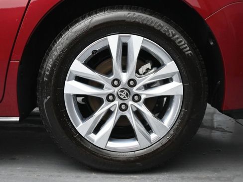 Used 2025 Toyota Sienna Limited image 12