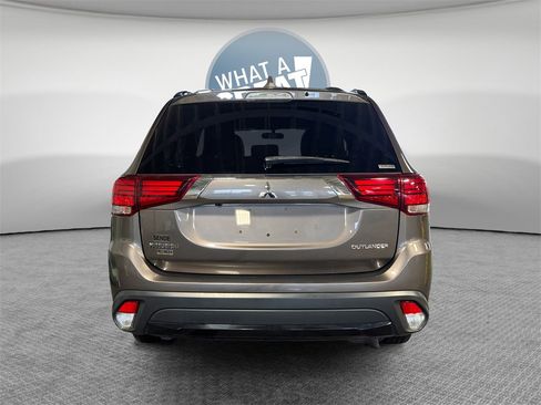 Used 2018 Mitsubishi Outlander LE image 5