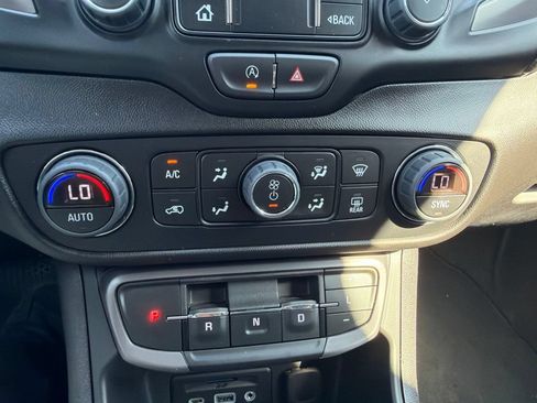 Used 2024 GMC Terrain AT4 w/ Tech Package AWD/4WD image 28