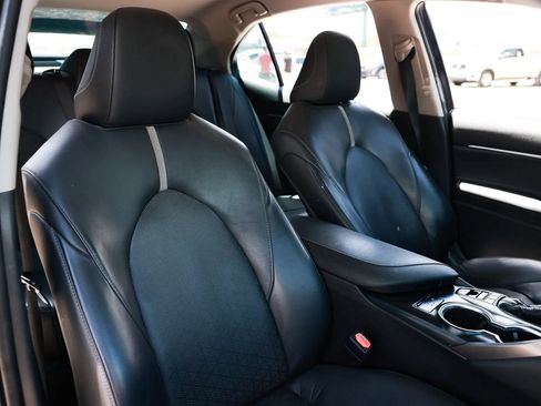 Used 2018 Toyota Camry XSE FWD image 25