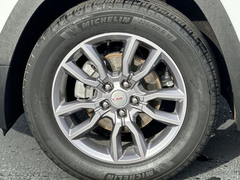 Used 2024 GMC Terrain SLT image 25