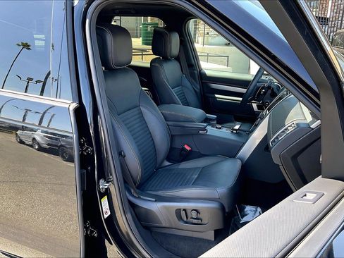 Used 2024 Land Rover Discovery Dynamic SE AWD/4WD image 7