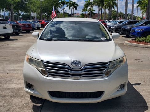 Used 2010 Toyota Venza image 2